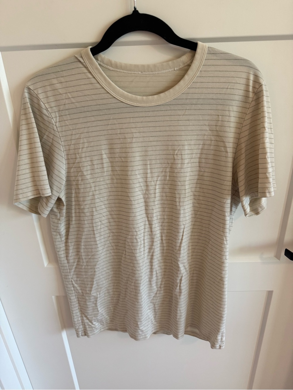 Lululemon Women’s Striped Short Sleeve Tee Cream Gray Size 6 estimated 18” PTP